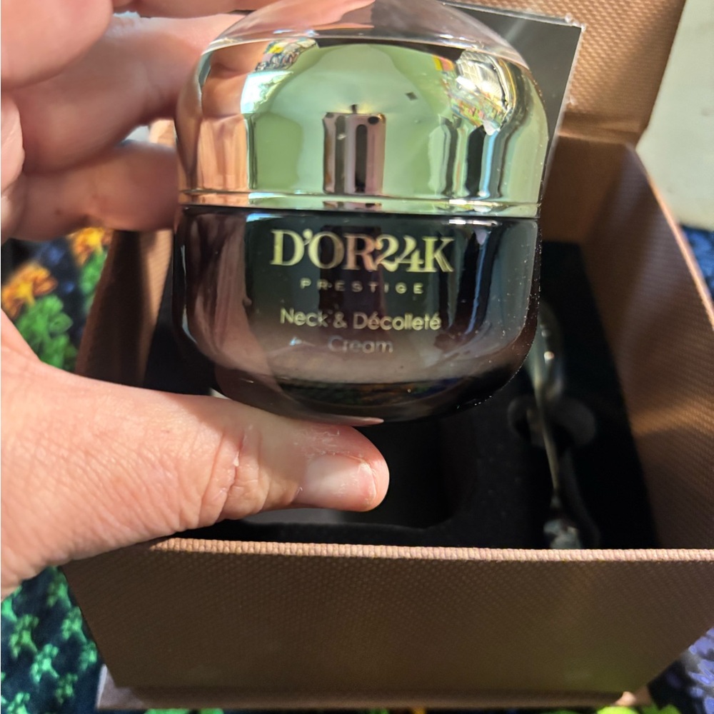 🔥 BUNDLE DEAL- D’or24k Neck & Décolleté Serum and Cream 🔥 - Picture 9 of 12